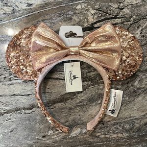 ❌SOLD❌ NWT Rose Gold Minnie Ears